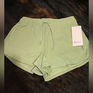 NWT lululemon inner glow shorts 3 inch